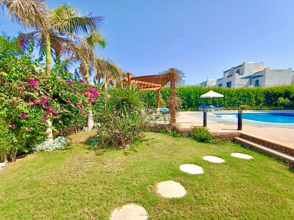 Luxury With Pool In Vila