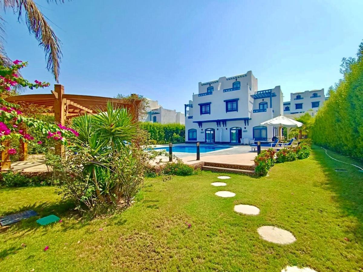 Luxury With Pool In Vila *