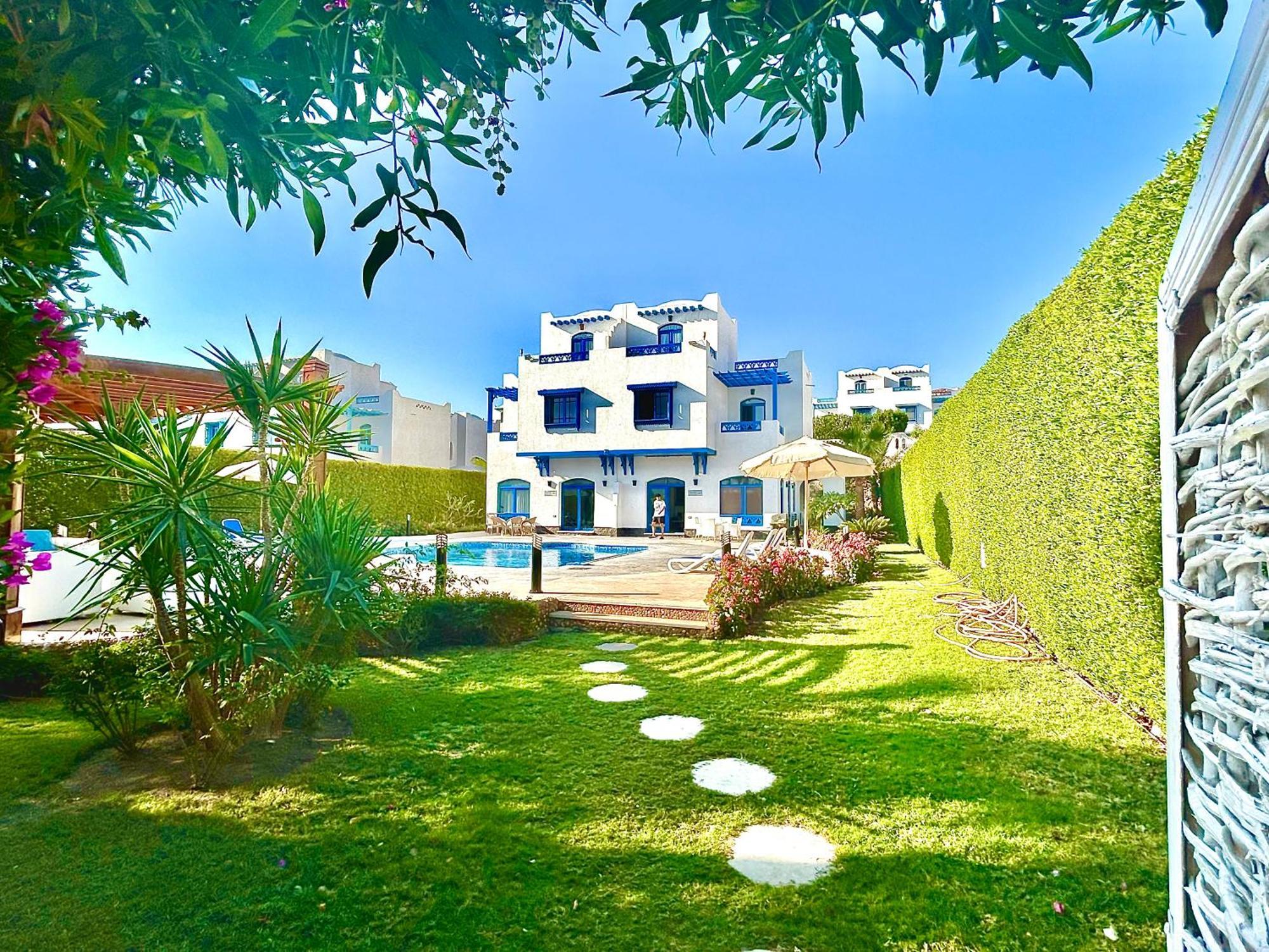 Luxury With Pool In Vila