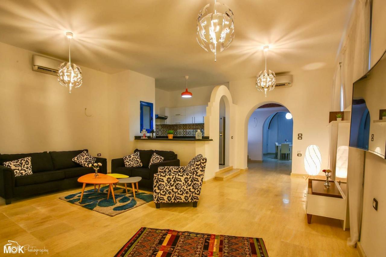 Luxury With Pool In Vila
